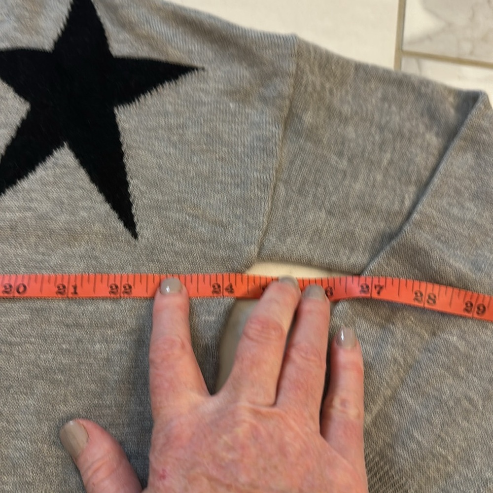 Kut from the Kloth lightweight VNeck sweater - Picture 7 of 7